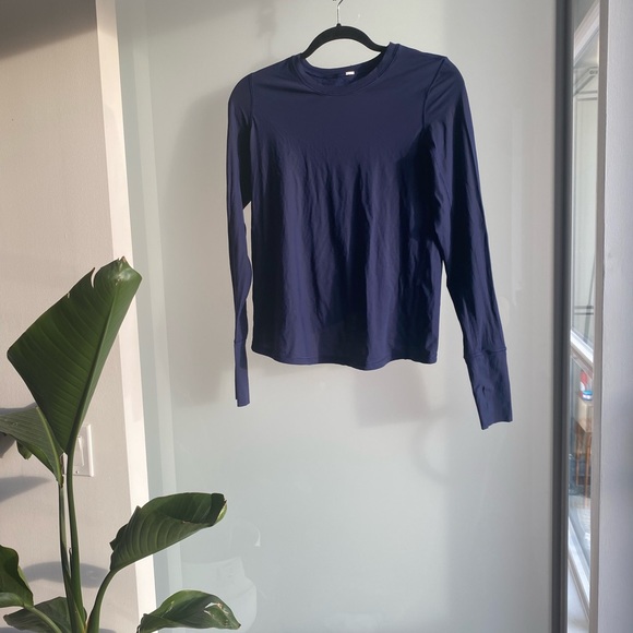 Lululemon navy long sleeve with kite back size small - Picture 1 of 3